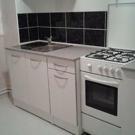 Apartamento F 2 *